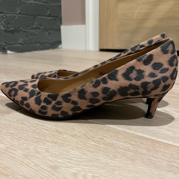Old Navy | Leopard Print Kitten Heels | 7 - Picture 4 of 6